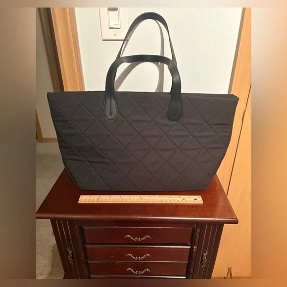 Chico's Black Quilted Fabric Tote-bag Condition NWOT Everyday Bag - Picture 4 of 6